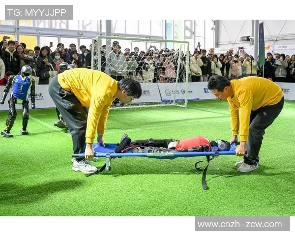 足球受伤图片展示运动员在比赛中受伤的瞬间与康复过程的真实记录